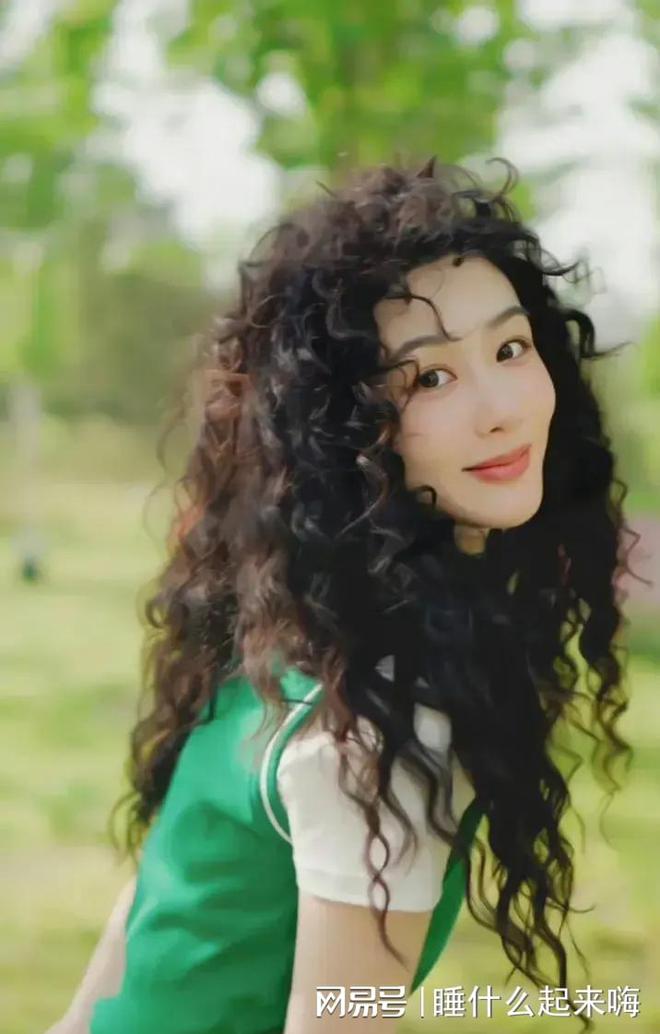 发公主张柏芝太雷人景甜可爱如狮子狗凯发天生赢家女星留羊毛卷唐嫣像长(图1)