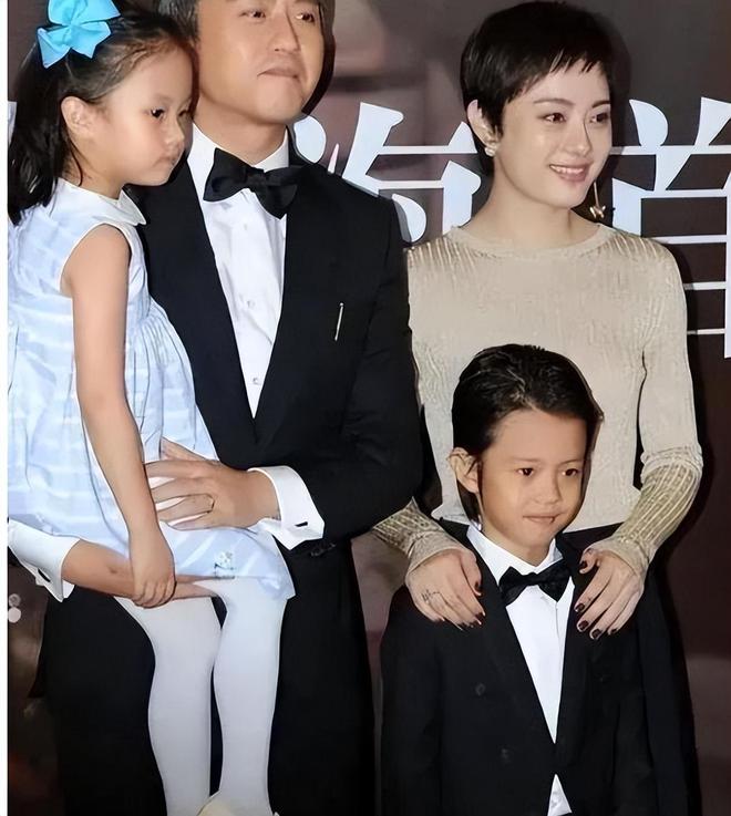 嬛照” 动作温馨有爱母爱满满！凯发k8入口孙俪陪女儿拍摄“甄(图4)