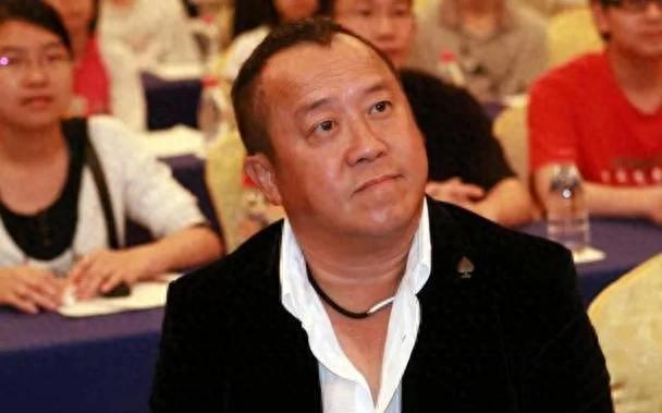 嚼口香糖与金沙总裁骑旋转木马挺幼稚K8凯发曾志伟澳门参加电影节台上(图6)